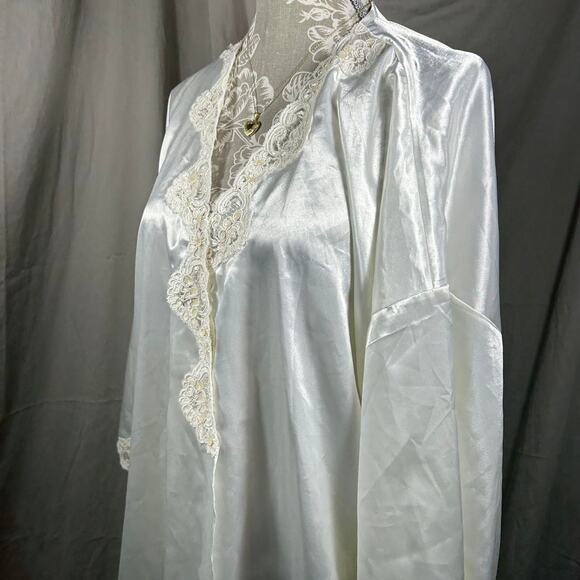 Old Money Victoria Secret Gold Label Robe - Picture 3 of 4
